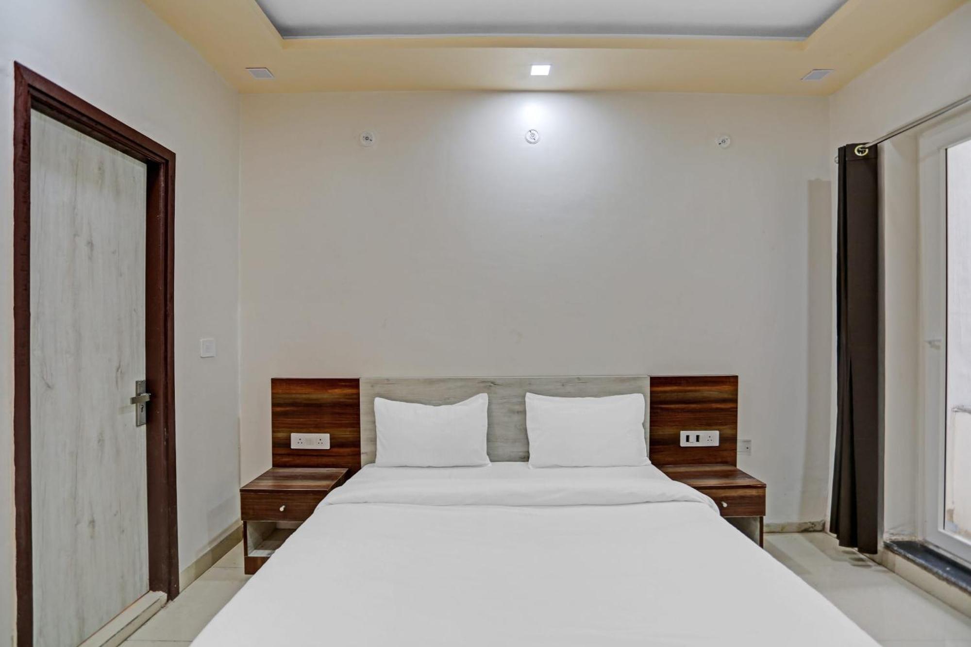 OYO 85795 Hotel Expo View Greater Noida Buitenkant foto