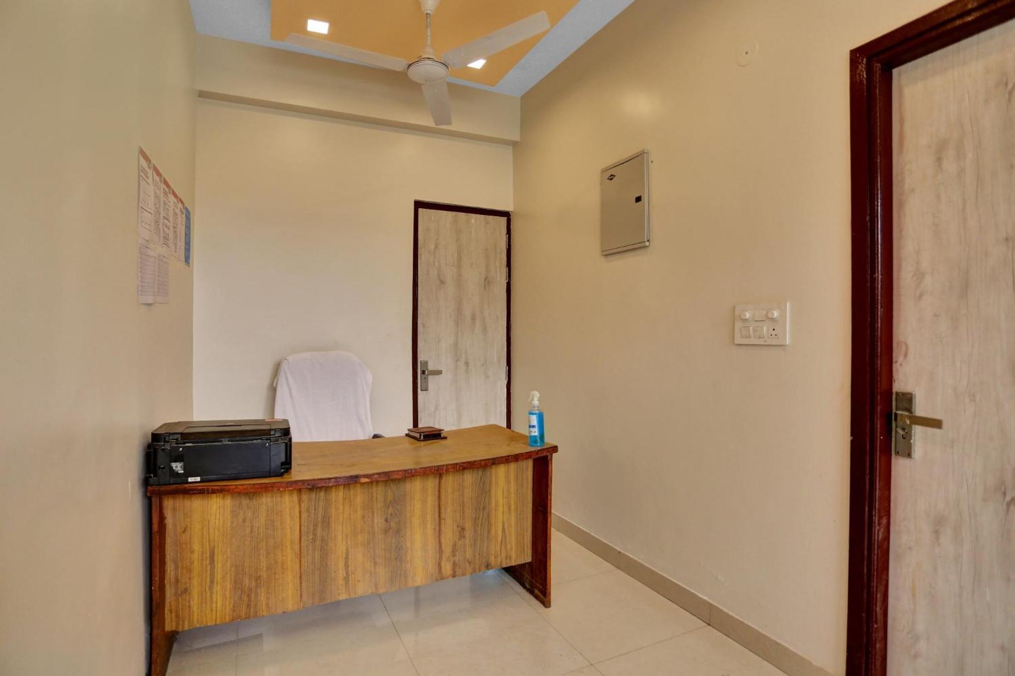 OYO 85795 Hotel Expo View Greater Noida Buitenkant foto